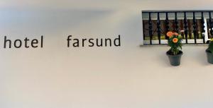 Сертификат, награда, вывеска или другой документ, выставленный в Hotel Farsund