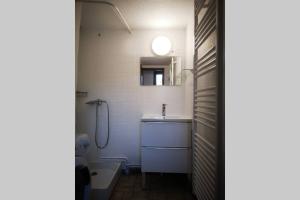 a bathroom with a sink and a toilet and a tub at Maison océane proche plage in Arès