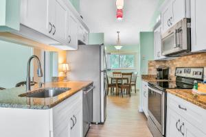 Gallery image of Happiness Comes in Waves in Cape Canaveral +19 photos