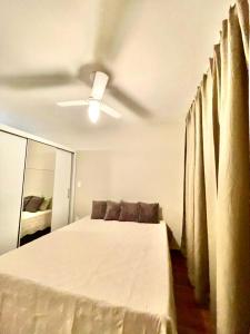 Posteľ alebo postele v izbe v ubytovaní Apartamento temporada Guarapari-Centro