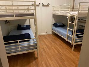 萨克拉门托WHOLE Family - Barrette (front)的相册照片