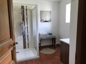 Ένα μπάνιο στο Relais du Chat Prosper +20 φωτογραφίες