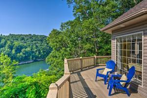 Luxe Lake Cumberland Retreat with Decks on 1 Acre!