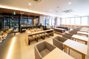 HOTEL AMANEK Kyoto Kawaramachi Gojo餐厅或其他用餐的地方