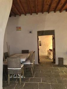 a dining room with a table and chairs in a room at The Grape Press in Kástron