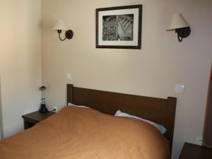 a bedroom with a bed and two lights on the wall at Appartement Valloire, 3 pièces, 6 personnes - FR-1-263-260 in Valloire
