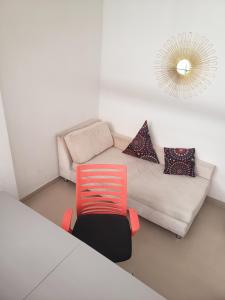 A seating area at Aima Ibagué