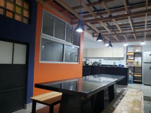A kitchen or kitchenette at Aima Ibagué