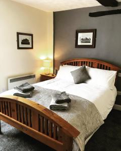 A bed or beds in a room at The Swan Inn Newport