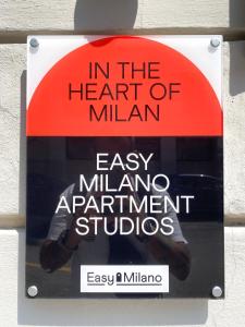 a sign for in the heart of milan on a wall at Easy Milano - Rooms and Apartments Navigli in Milan