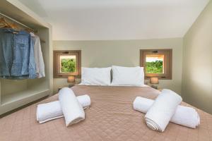 Gallery image of Kozanos Suites with Private Pool in Amoudi