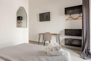 TV a/nebo společenská místnost v ubytování Villamarta Boutique Rooms