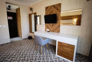 TV a/nebo společenská místnost v ubytování Pensiunea Palace