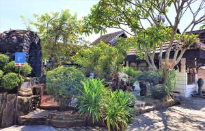 a garden in front of a house at Hotel Perdana in Klaten