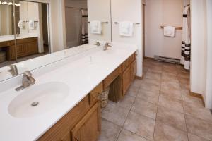 a bathroom with two sinks and a large mirror at Townsend Place 206A Condo in Beaver Creek +7 photos
