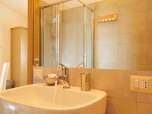 A bathroom at B&B Le Cale