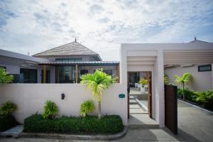 Afbeelding uit fotogalerij van Gold Chariot Pool Villa, Phuket - SHA Plus Certified in Bang Tao Beach