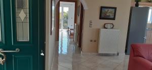 Fotografie z fotogalerie ubytování Mimi's sunnyview house v destinaci Vlachata