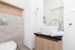 Kúpeľňa v ubytovaní Sławińska Apartment Warsaw Wola by Noclegi Renters