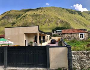 Foto dalla galleria di Bibo's Kokhi Guesthouse a Kazbegi