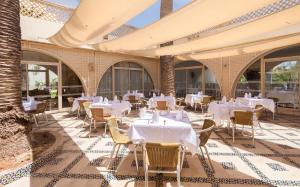 ห้องอาหารหรือที่รับประทานอาหารของ Hotel Marhaba Club