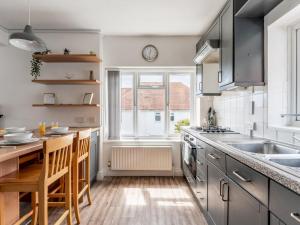 Pass the Keys Lovely 2bed spacious bright apartment Queens Park