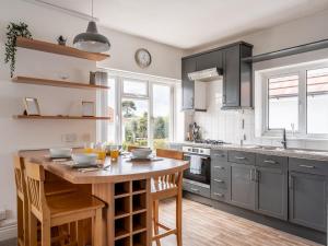 Pass the Keys Lovely 2bed spacious bright apartment Queens Park
