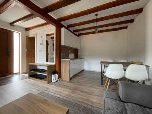 a living room with a table and a kitchen at Apartmani Nišićka Oaza in Nišići