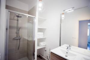 Kúpeľňa v ubytovaní Magnifique appartement avec vue imprenable + 16 fotografií