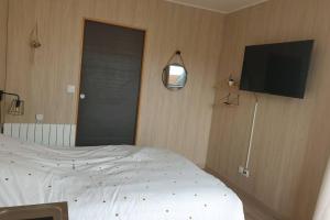 Postel nebo postele na pokoji v ubytování Lou cabanot