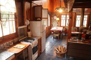 מסעדה או מקום אחר לאכול בו ב-La Polcura Lodge turismo