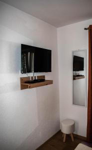 Et tv og/eller underholdning på Apartments Zahtila - Pina + 35 billeder