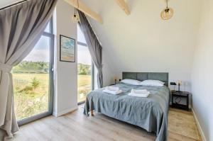 Ένα ή περισσότερα κρεβάτια σε δωμάτιο στο Domki w Naturze