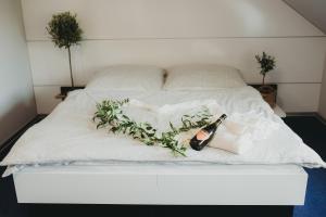 Postel nebo postele na pokoji v ubytování Hotel U Racka