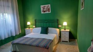 Кровать или кровати в номере Casas Rurales- "Casa Larios"