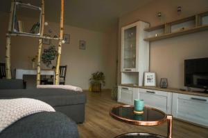 a living room with a couch and a table at Fewo Hellerswiesen Arbeiterunterkunft in Bahretal