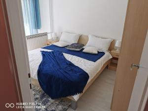 Postel nebo postele na pokoji v ubytování City Lake Pearl #lake Jarun#green area#free parking#cafes, tram to city, markets#balcony&sunny&easy self check in 24-7
