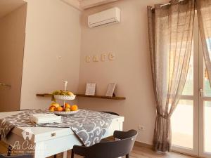 a dining room with a table and chairs and a window at La Casetta in SantʼEufemia Lamezia