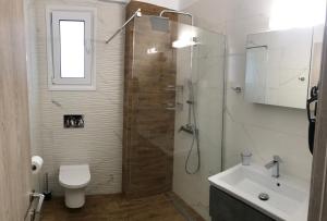 Ένα μπάνιο στο Cyclops Luxury Apartments +62 φωτογραφίες