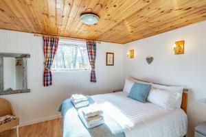 Gallery image of Bracken Lodge 16 with Hot Tub in Belladrum