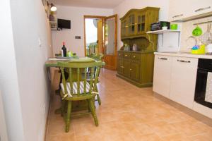 A kitchen or kitchenette at GreenHouse