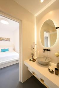 Gallery image of Cape Suite Oia in Oia