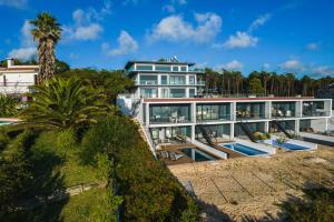 Swimmingpoolen hos eller tæt på Ocean Views - New Private Condominium with Pool & Sea Views