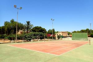 Instalaciones para jugar a tenis o squash en VILLA BUGANVILLA o alrededores