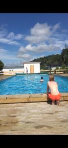 Bazén v ubytování Ylserod Camping nebo v jeho okolí