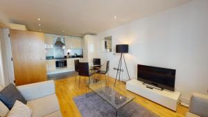 Two Bedroom Serviced Apartment in Indescon Square, Canary Wharf
