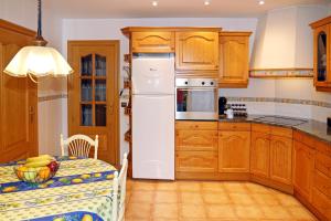A kitchen or kitchenette at Casa Escardill
