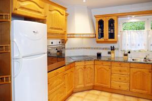 A kitchen or kitchenette at Casa Escardill