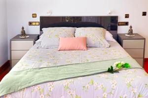 A bed or beds in a room at Casa Escardill