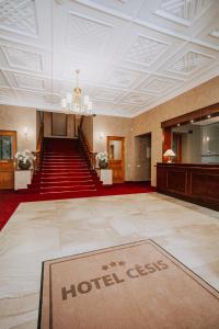 Lobbyn eller receptionsområdet på Hotel Cēsis